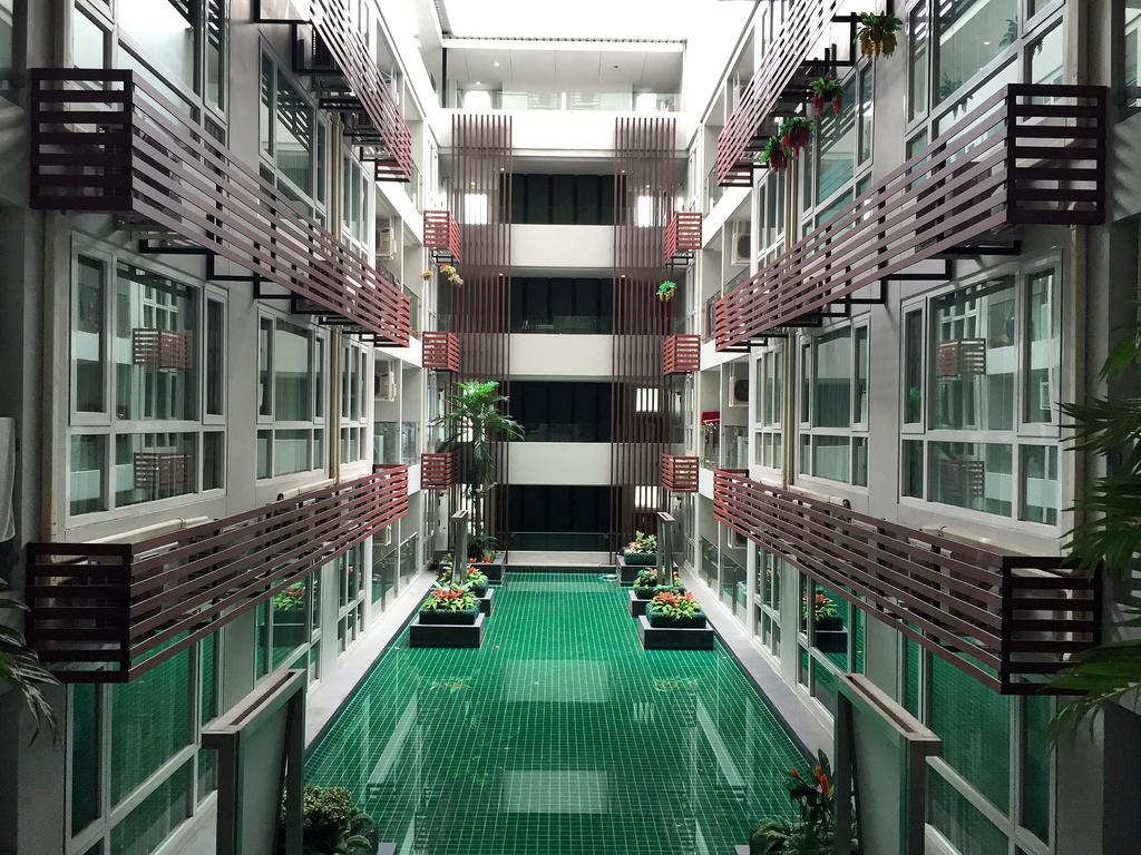 Cozy Studio Walk To Bts Free Wi-Fi Great Location Бангкок Екстер'єр фото